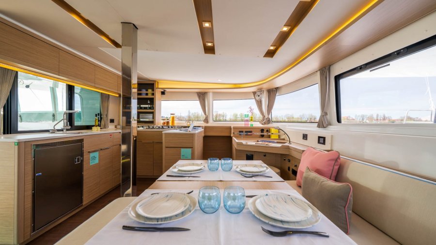 Lagoon46_iconic_interior3