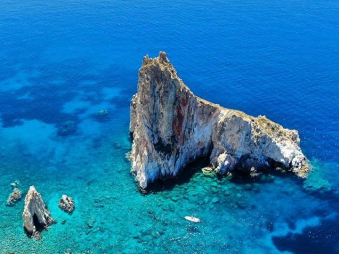 3 Islands Private Cruise: Milos – Polyaigos – Kimolos